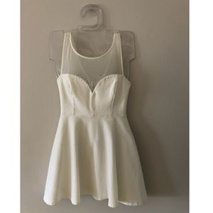 White bowtie mini dress ⚪️